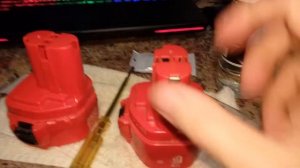 Как разобрать аккумулятор (аккумуляторный пак) от шуруповерта MAKITA без шума и стука )))