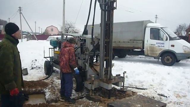 Зимнее бурение скважины на воду (Московская область) смотреть онлайн