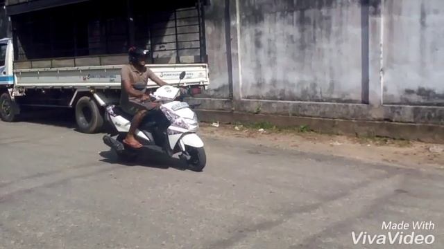 Honda Dio Stunt Accident смотреть онлайн
