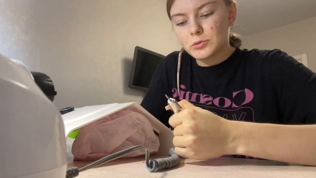 ПЕРВЫЙ РАЗ ДЕЛАЮ САМА СЕБЕ НОГТИ / Распаковка товаров для маникюра с WILDBERRIES / Alinushka смотреть онлайн