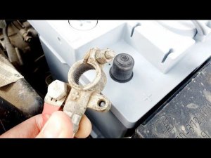 НИКОГДА НЕ СНИМАЕТЕ КЛЕММУ С АККУМУЛЯТОРА ПРИ СВАРКЕ АВТО  ?