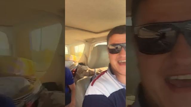 молодая семья показала всем, как надо веселиться в пути смотреть онлайн