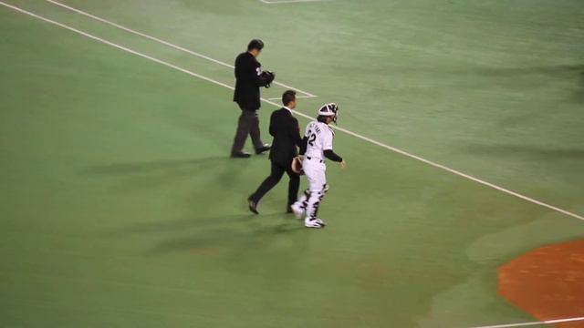 2010.11.04 Nippon Series Game 5 - Tomohiro Kuroki Ceremonial 1st pitch смотреть онлайн