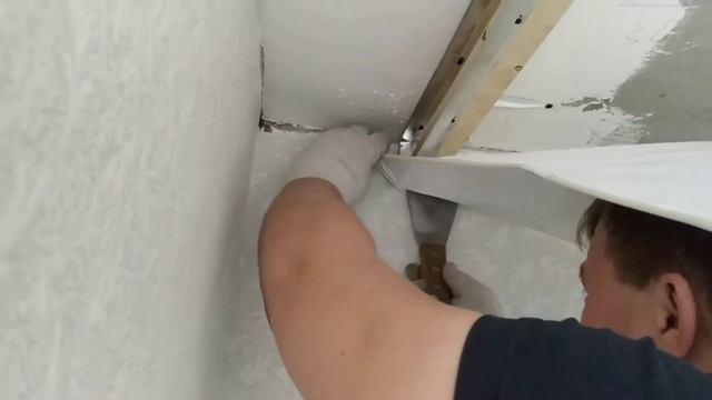 Ниша с перегибом. Установка потолка. смотреть онлайн