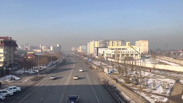Любимый город Алматы. Движение на улице Момыш улы.27 Декабря 2022. Kazakhstan. Almaty.December 202 смотреть онлайн