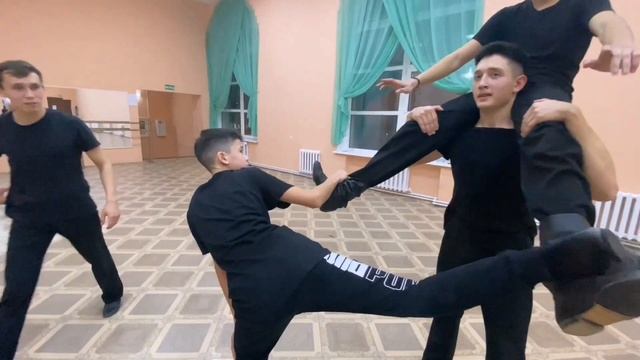 УЧИМ ОПАСНЫЙ ТРЮК!!! смотреть онлайн