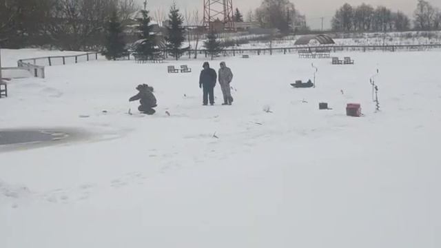 Рыбачок в Лыткарино. Платная рыбалка. 15.02.23. смотреть онлайн