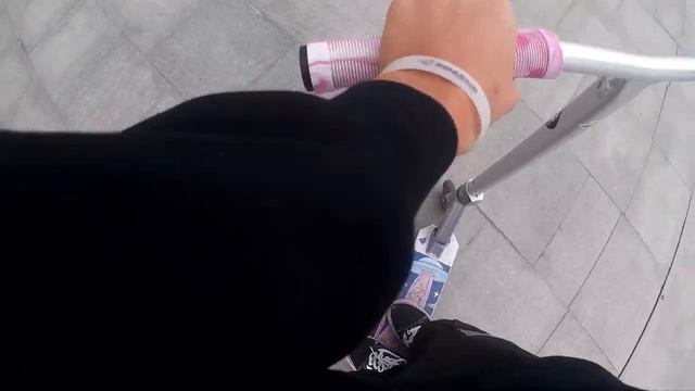 Катаемся на самокатах с другом по Тюмени! смотреть онлайн