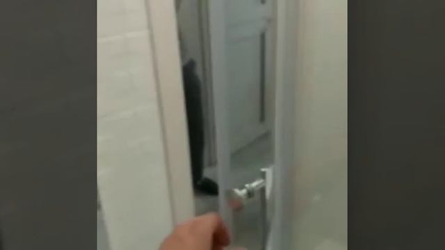 Сделали под ключ ванную комнату и установили стеклянную перегородку... смотреть онлайн