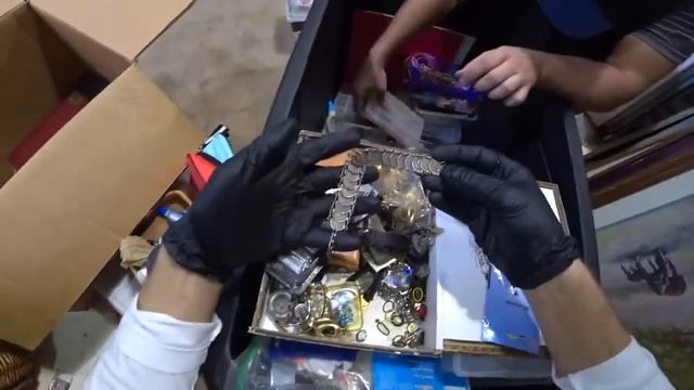 Купили склад с лошадью за $3000. Находки в брошенном контейнере. смотреть онлайн