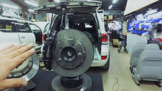 PRO спортивные тормоза и усиленные пружины на Land Cruiser 200 [полезная информация] смотреть онлайн