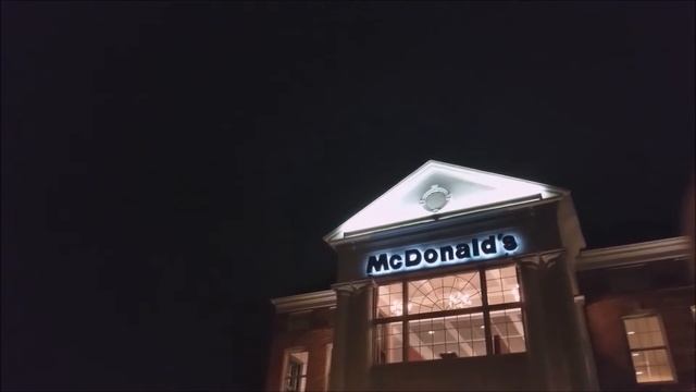 The McMansion: Where the Top 1% Order Their Big Mac смотреть онлайн
