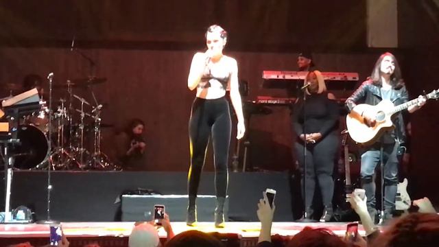 Jessie J Manchester Albert Hall - Flashlight смотреть онлайн