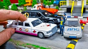 Лимузин КАДИЛЛАК И ЗИЛ СБИЛИ ПОЛИЦЕЙСКИХ на макете. Про машинки