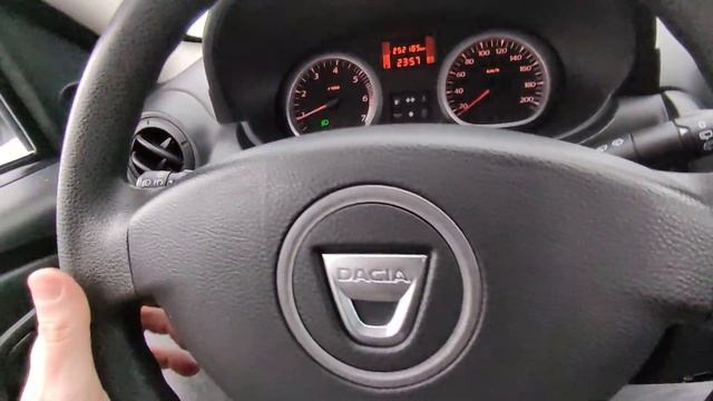 Салон і багажник Dacia Duster 2013 1.5 dCi огляд перевірка кермо сидіння і дрібнички інтер'єр прода смотреть онлайн