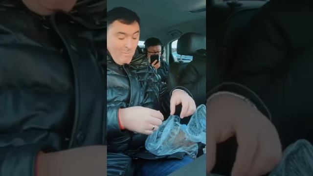 Едим кабана с мэром Иркутска в центре города #интервью #иркутск #байкал #кабан #рынок смотреть онлайн