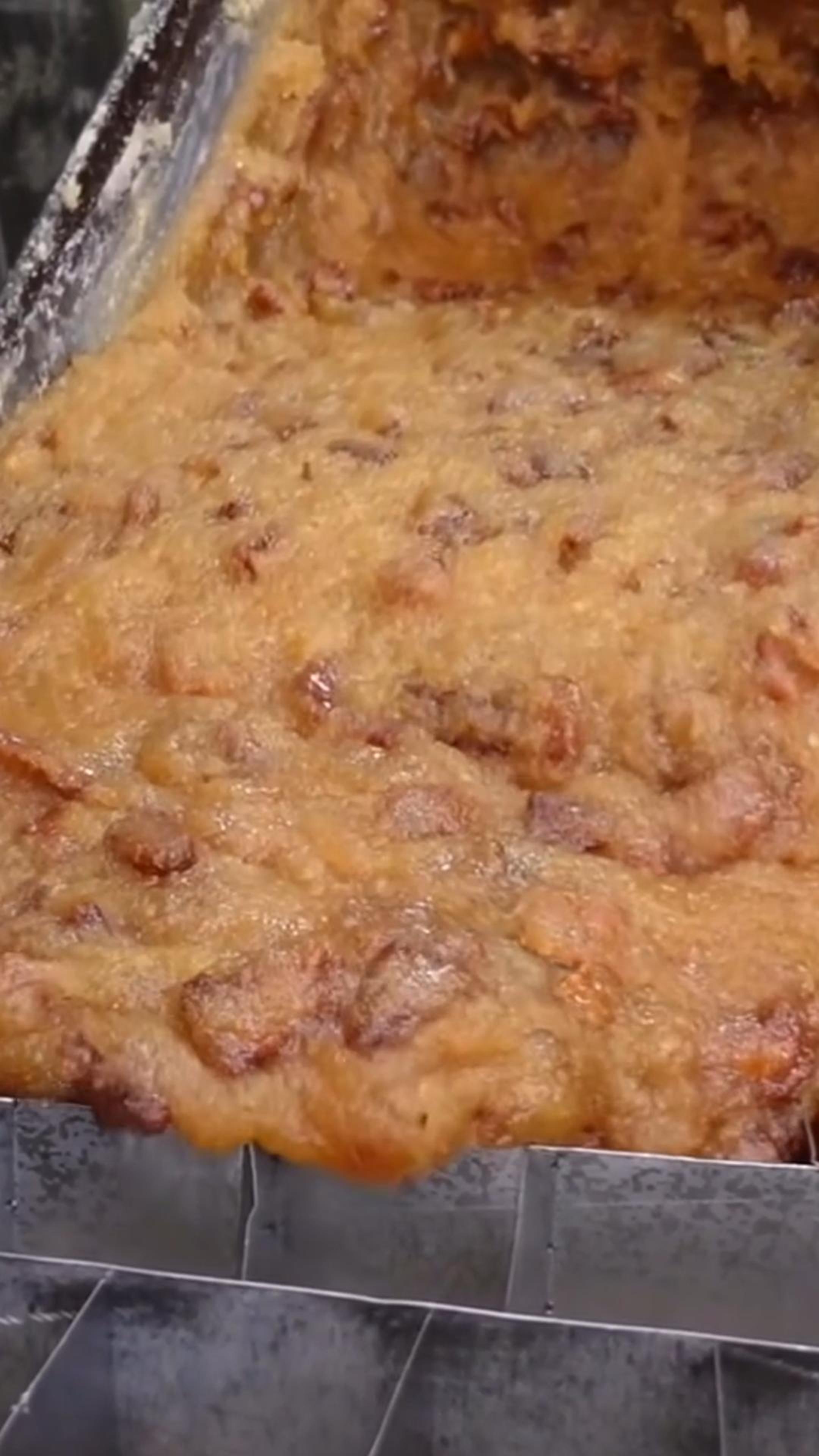 Придание формы раскалённой сахарной массе из зимней дыни #дыня #сахар #shorts смотреть онлайн