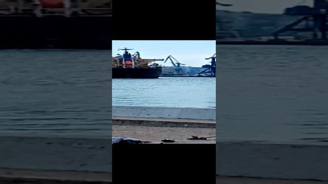 Корабль разворачивается на месте