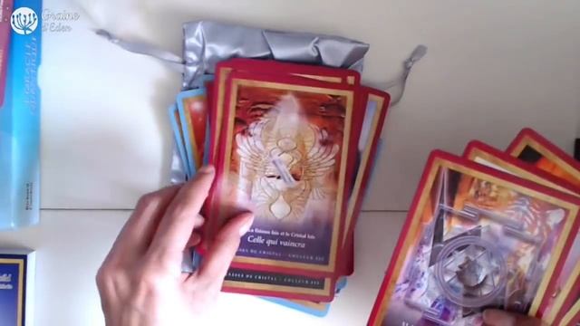 L'énergie des Anges et des Cristaux Cartes Oracle [ Unboxing Pré- Review Vidéo ] смотреть онлайн
