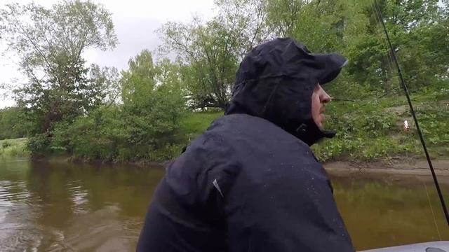 Сплав по Малой Реке. Рыбалка с ночёвкой. В поисках щуки со спиннингом... Лето 2018 (день 1) смотреть онлайн
