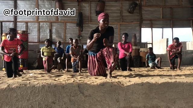 YORUBA BATA WAJO DANCE TUTORIAL PART 2//BATA WAJO DANCE STYLE BY SEUN AWOABJO// FOOTPRINTS OF DAVI смотреть онлайн