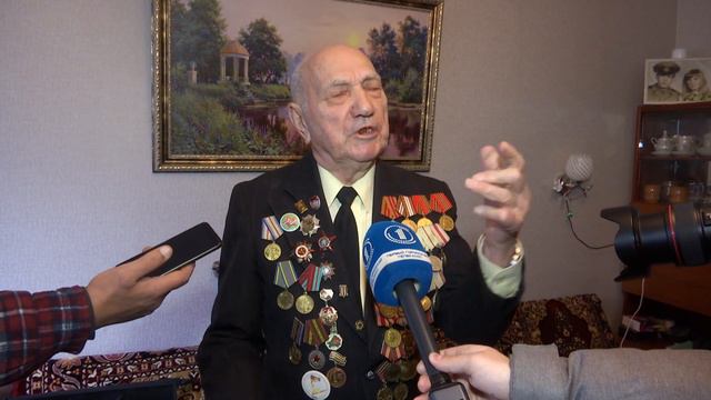 Ветеран ВОВ Алексей Александрович Головацкий принял участие в референдуме на дому смотреть онлайн