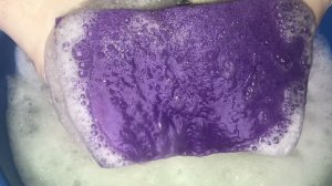 short ASMR  sponge squeezing