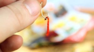 Как насадить мотыля на мормышку для зимней рыбалки,два способа