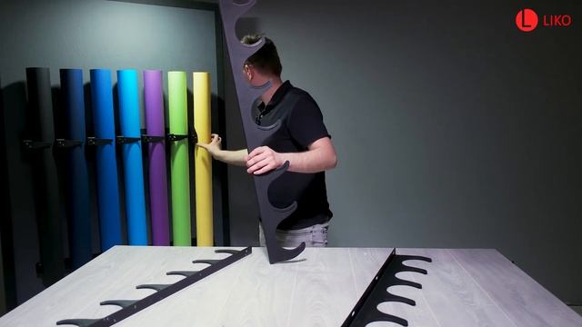 Полки для хранения бумажных фонов в фотостудии Liko