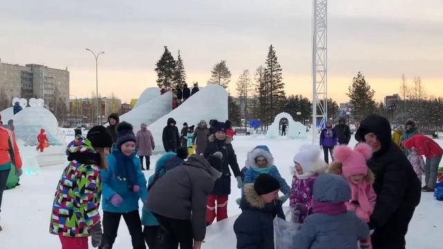 Выходи и гуляй всей семьёй смотреть онлайн