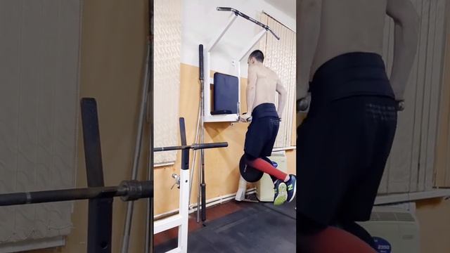 отжимания на брусьях 40кг на 7раз hardcore training #gym #брусья #отжиманиянабрусьях смотреть онлайн