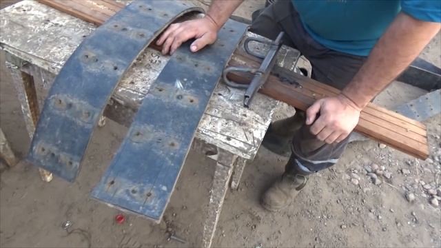 Восстанавливаем разрушенные гусеницы вездехода смотреть онлайн