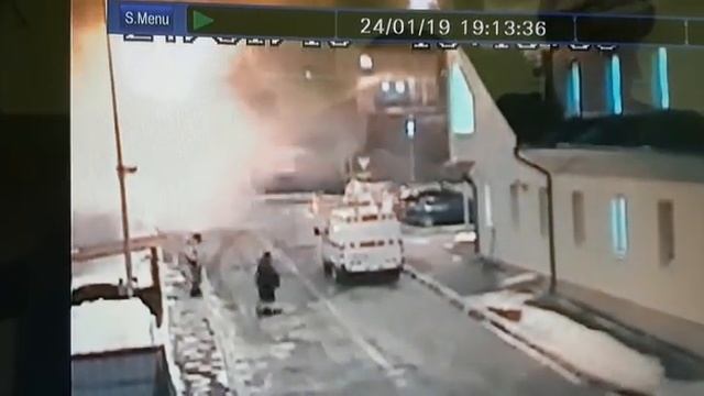 Взлетел на машине, случай в Северной Осетии смотреть онлайн