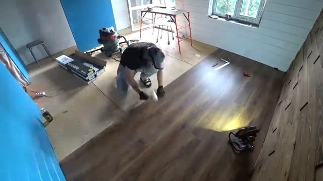 Напольное покрытие в спальне. Кварцевый ламинат Refloor Fargo смотреть онлайн