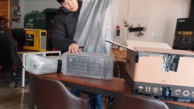 이엠텍 RTX 시리즈 언박싱 및 감사 (RTX 2080 or 2070 unboxing) смотреть онлайн