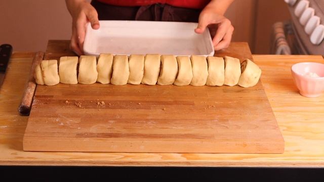 Tips On Making THE BEST CINNAMON ROLLS | Shared By A Professional Baker смотреть онлайн