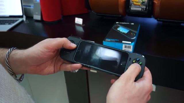 Обзор джойстика Logitech PowerShell для iPhone 5/5S смотреть онлайн