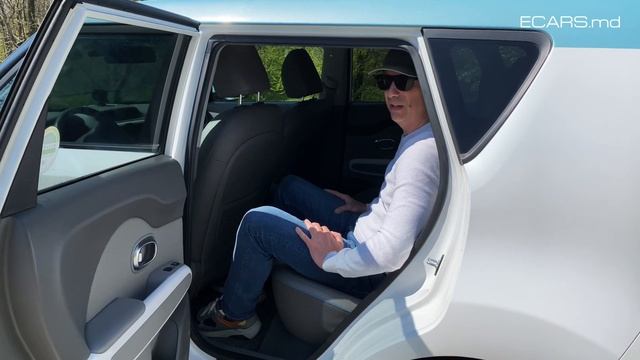 KIA Soul EV 30kWh - доступный электро кроссовер смотреть онлайн