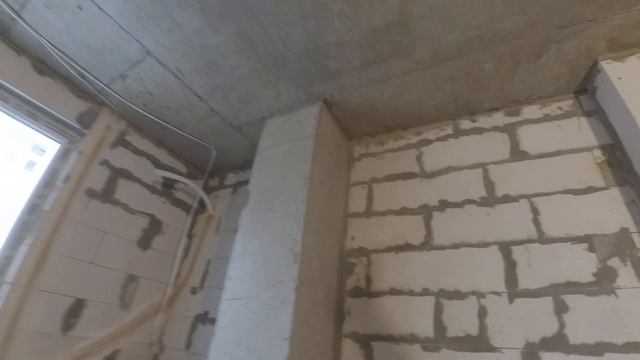 ВОТ ПОЧЕМУ СТЕНЫ ИЗ ПЕНОБЛОКА ТРЕСКАЮТСЯ!!! ЧАСТАЯ ОШИБКА ПРИ УКЛАДКЕ. УЗЕЛ ПРИМЫКАНИЯ К ПОТОЛКУ. смотреть онлайн