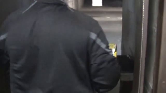 Dad and I relaxing at the range with the Glock 23 смотреть онлайн