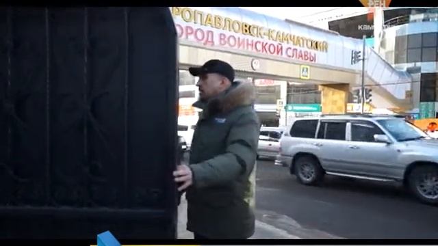 МЕЖДУ КРАСОТОЙ И АНТИВАНДАЛЬНОСТЬЮ смотреть онлайн