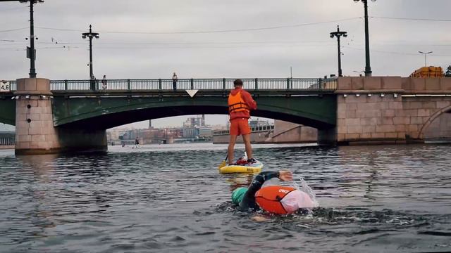 Самый популярный Марафонские заплыв в России - заплыв 13 Мостов на 27 км через весь Санкт-Петербург смотреть онлайн