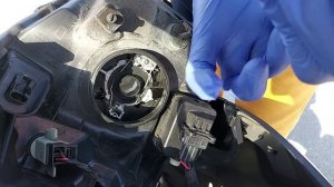 How to replace headlights on Nissan Micra K12 (LED swap-out)