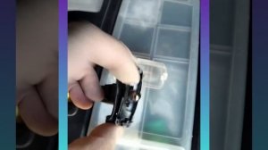 Тайота Авенсис.Как поменять лампочки подсветки номера за 5 минут.Самый быстрый способ. ???