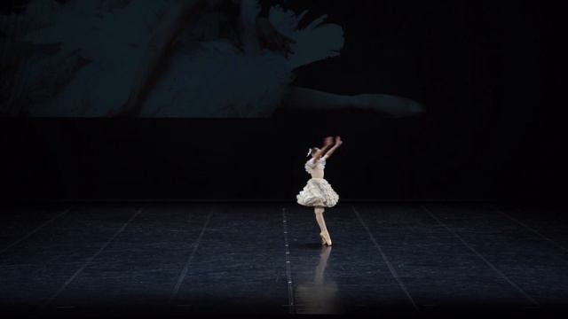 Variation from "Graduation Ball". Вариация романтической девочки из балета "Выпускной Бал" смотреть онлайн