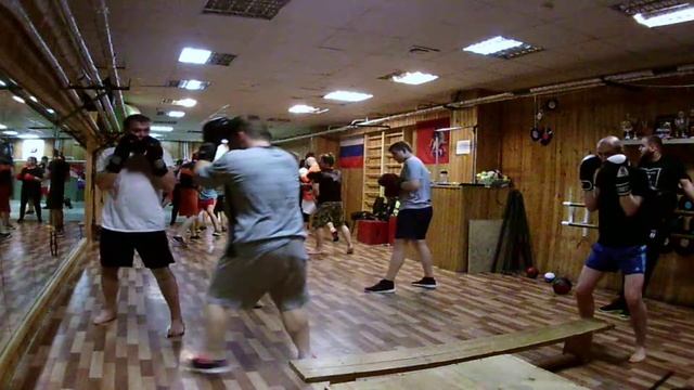 Тренировка в "Кик Бокс Клуб Никитин" Часть 2 смотреть онлайн