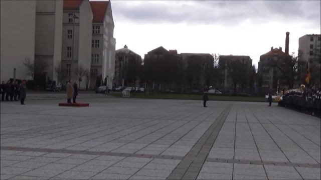 Militärische Ehren - Dänemarks Verteidigungsminister Claus Hjort Frederiksen смотреть онлайн