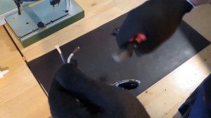 Стрипер и длинногубцы угловые Felo, зачищаем провода.