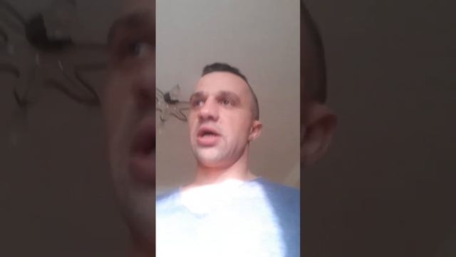 Видео отзыв Владимира, работает в Англии на складе одежды смотреть онлайн