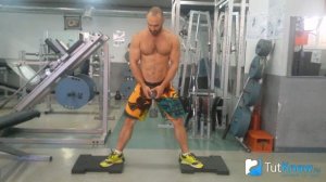 Приседания сумо с гантелей - как делать упражнение правильно